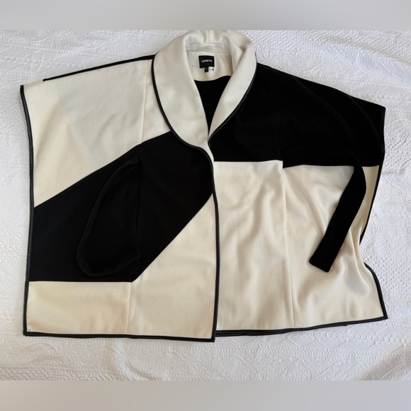 Express Color Block Cape Coat Women’s XS S Belted Poncho Black Cream - Picture 4 of 6